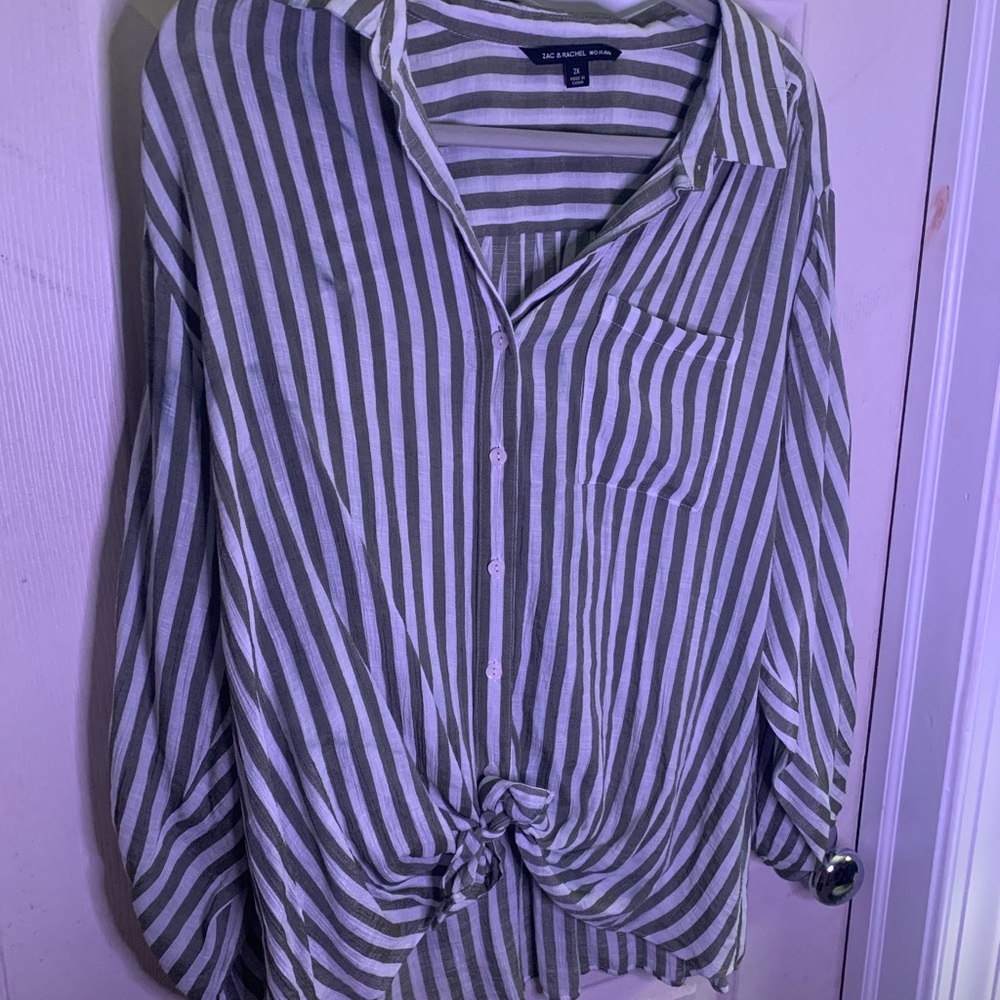 Zac & Rachel Woman Stripped button down blouse